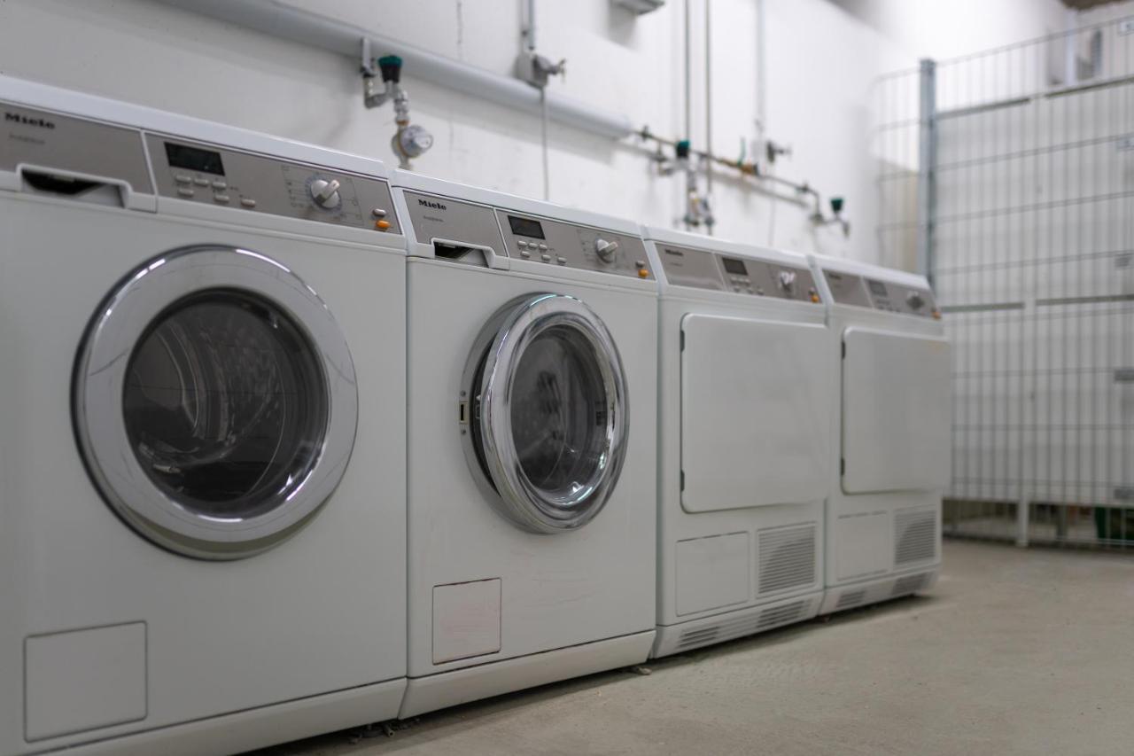 Hostel MHG Exteriör bild Commercial laundry