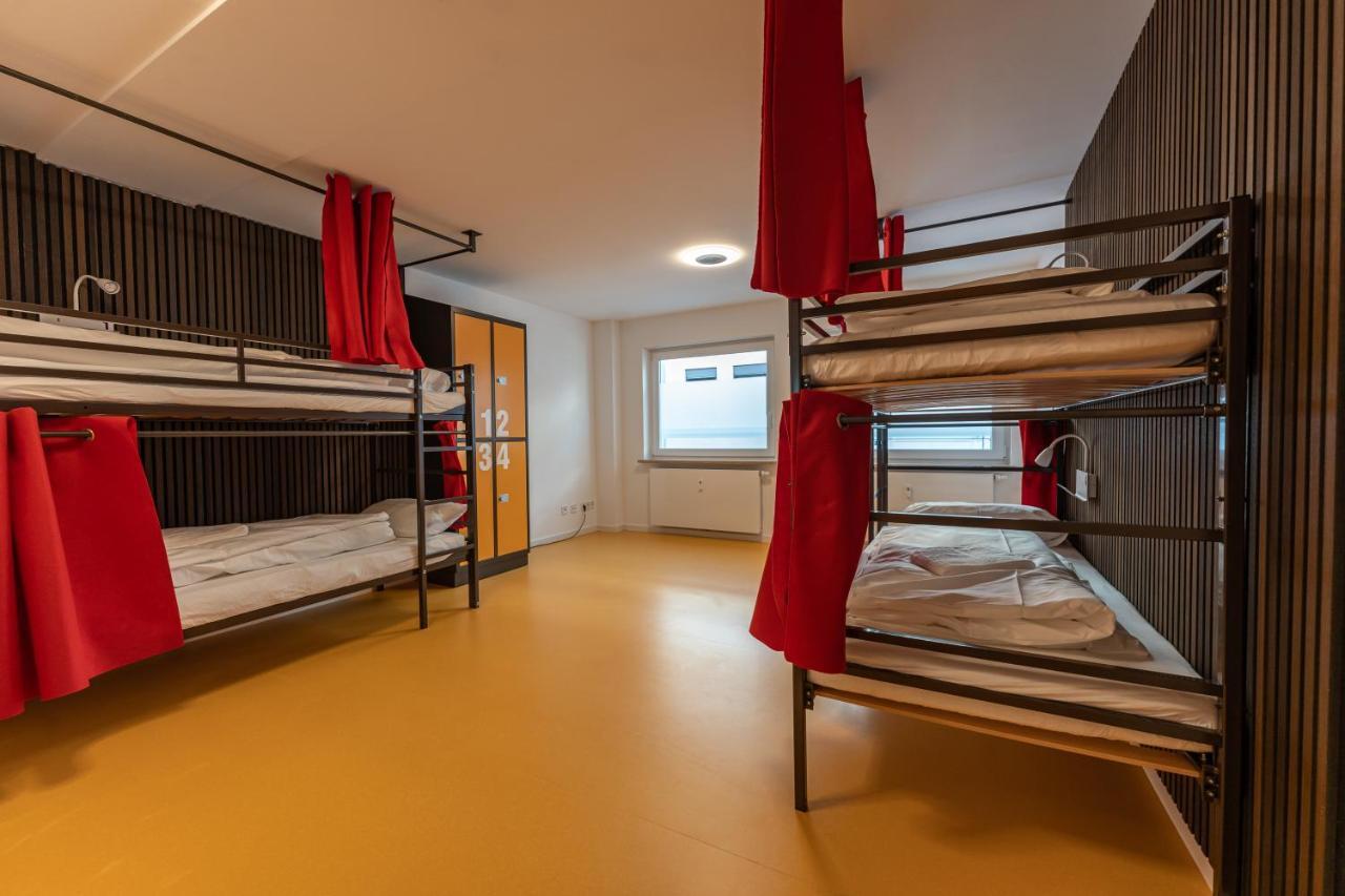 Hostel MHG Exteriör bild Hostel room