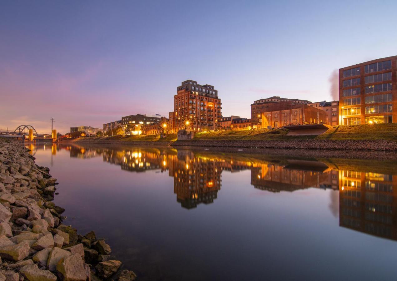 Hostel MHG Exteriör bild The River Lagan at dusk