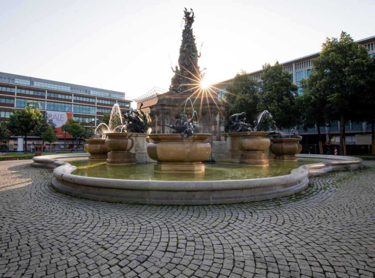 Hostel MHG Exteriör bild Fountain of the Three Horses