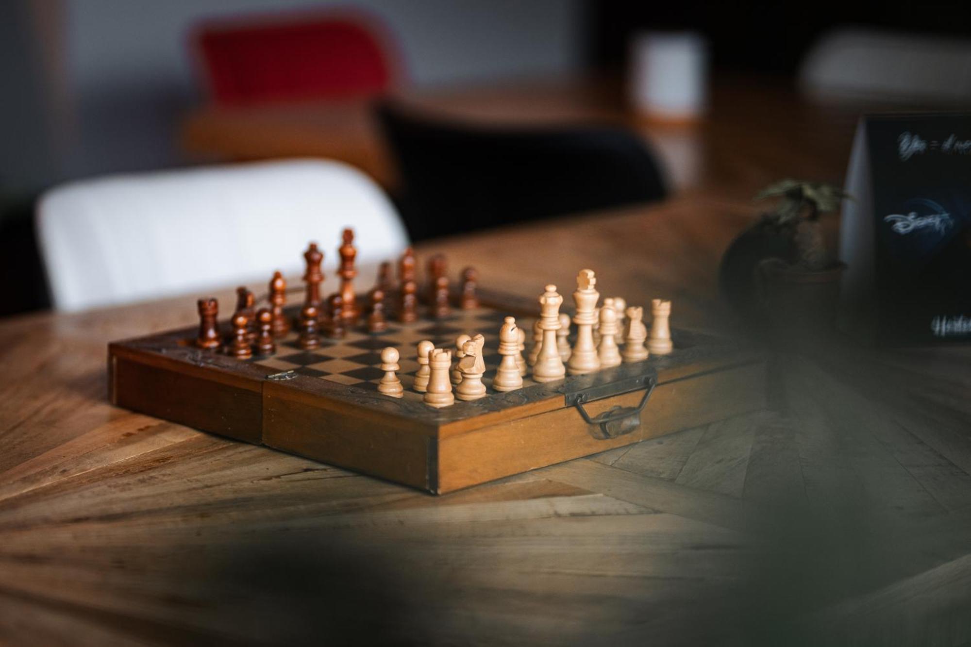 Hostel MHG Exteriör bild Chess