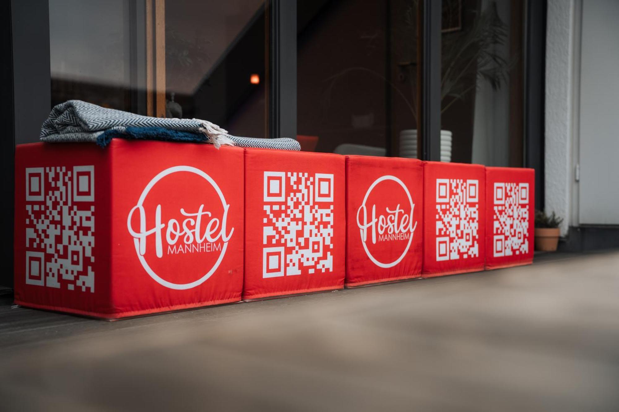 Hostel MHG Exteriör bild QR codes on a bench