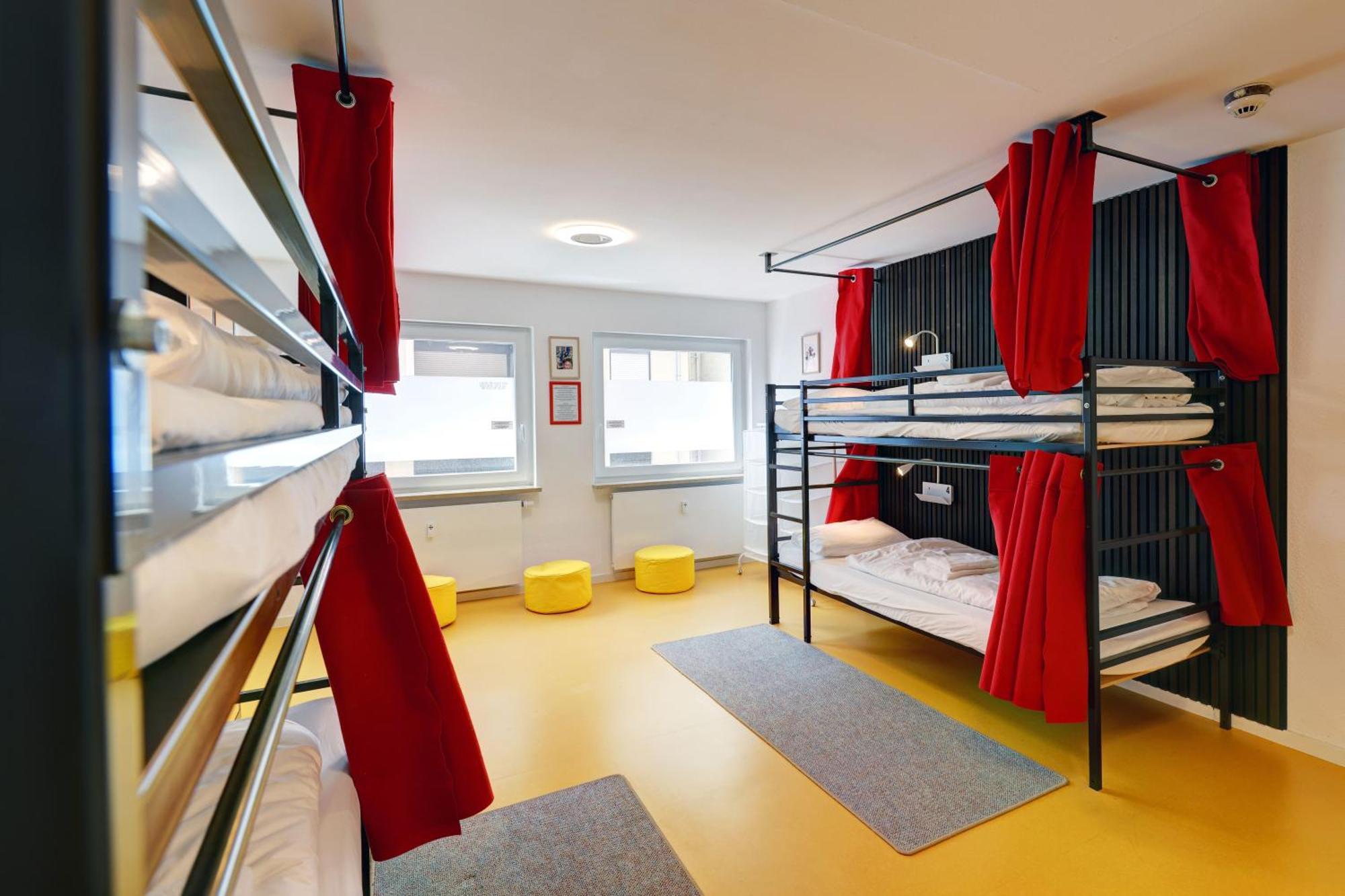 Hostel MHG Exteriör bild A typical hostel room