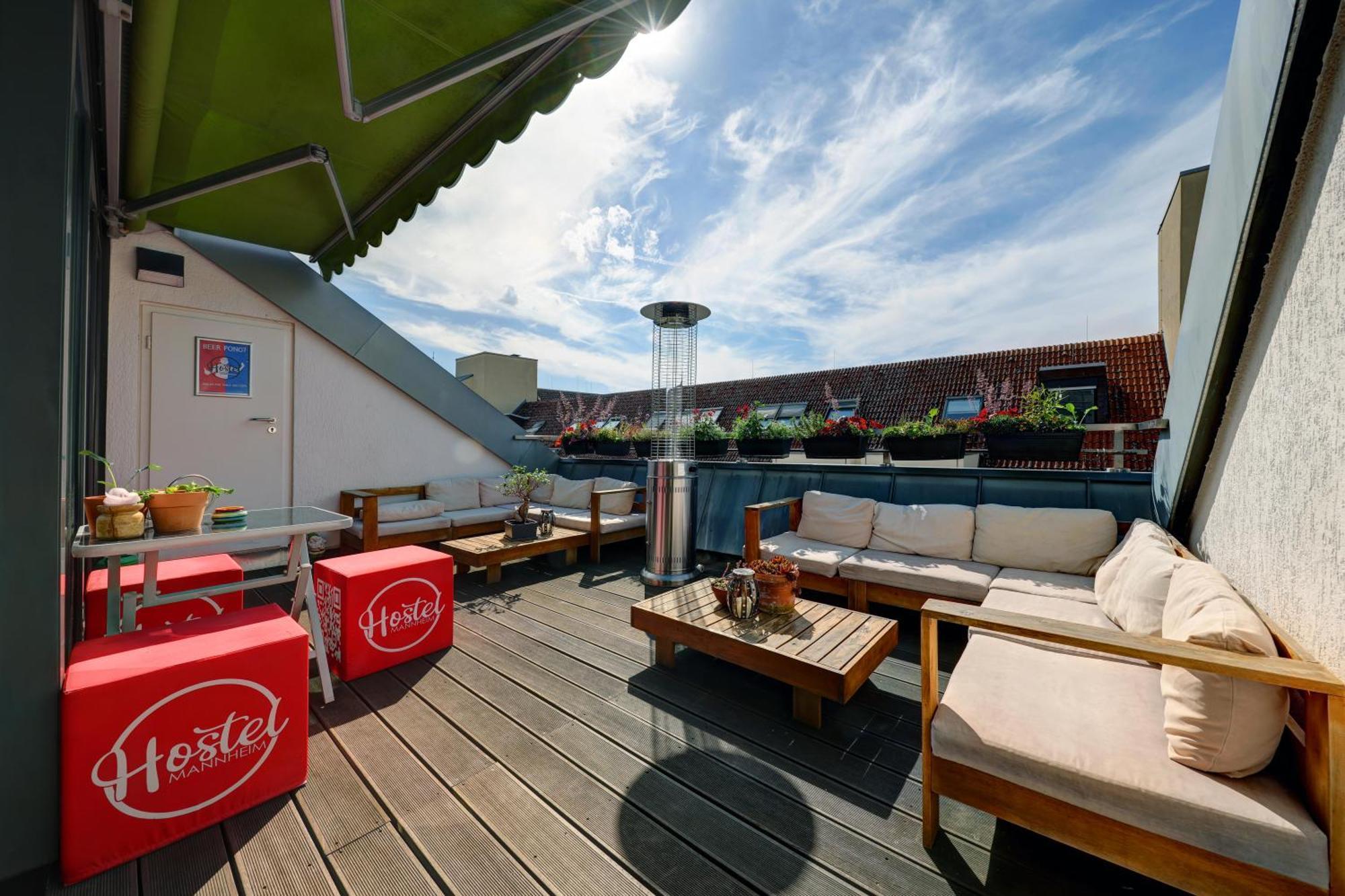 Hostel MHG Exteriör bild Rooftop terrace